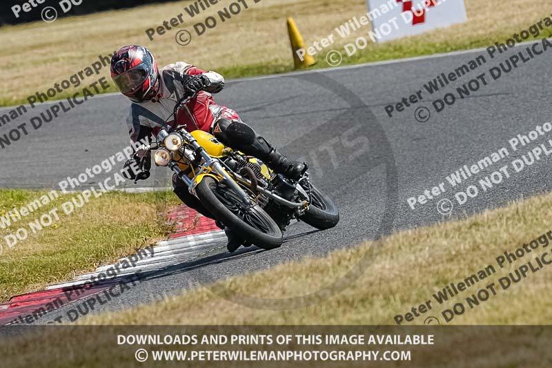cadwell park;cadwell park photographs;cadwell trackday photographs;enduro digital images;event digital images;eventdigitalimages;peter wileman photography;racing digital images;trackday digital images;trackday photos